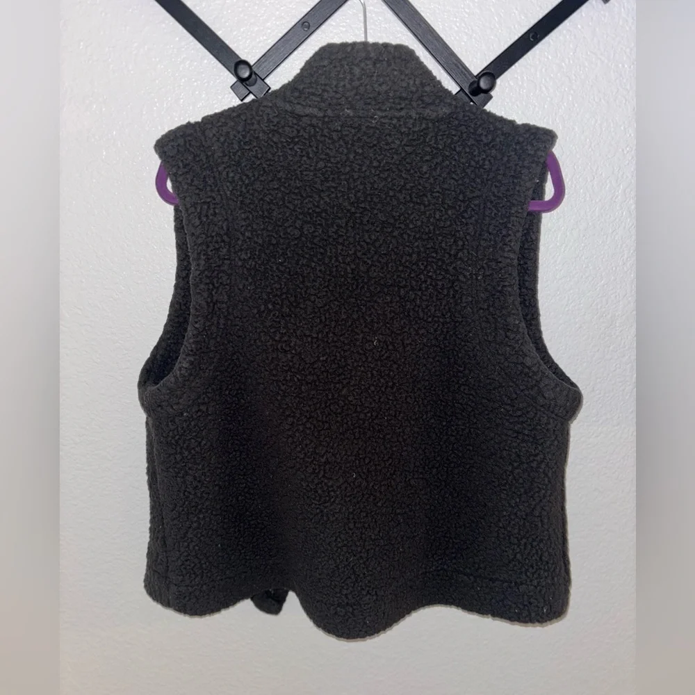 Aerie Black Sherpa‎ Fleece Vest Size Large Button Front Cozy Lined Fall Winter - Picture 4 of 4